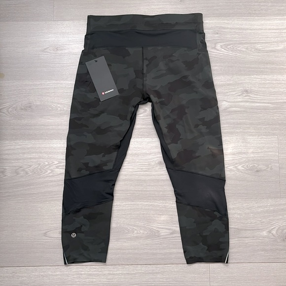 NWT - Lululemon Surge Tight 22” - Picture 4 of 6